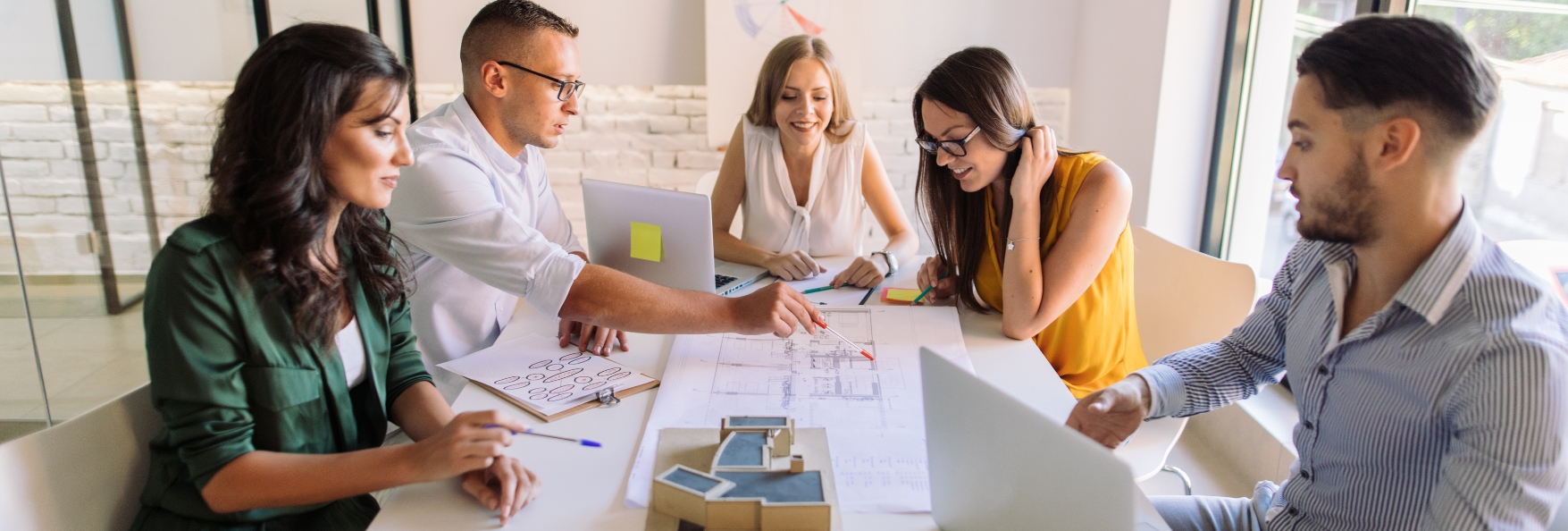 From Overregulation to Optimization: Reducing HR Risks with Remote Teams in LATAM